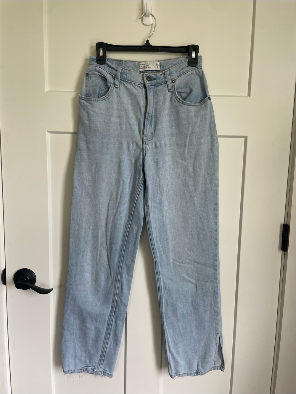 Abercrombie & Fitch 90’s Straight Ultra High-Rise Light Blue Jeans Sz 27